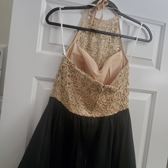 Gold & Black Gown Size Medium/ size 7/8 - Picture 2 of 7